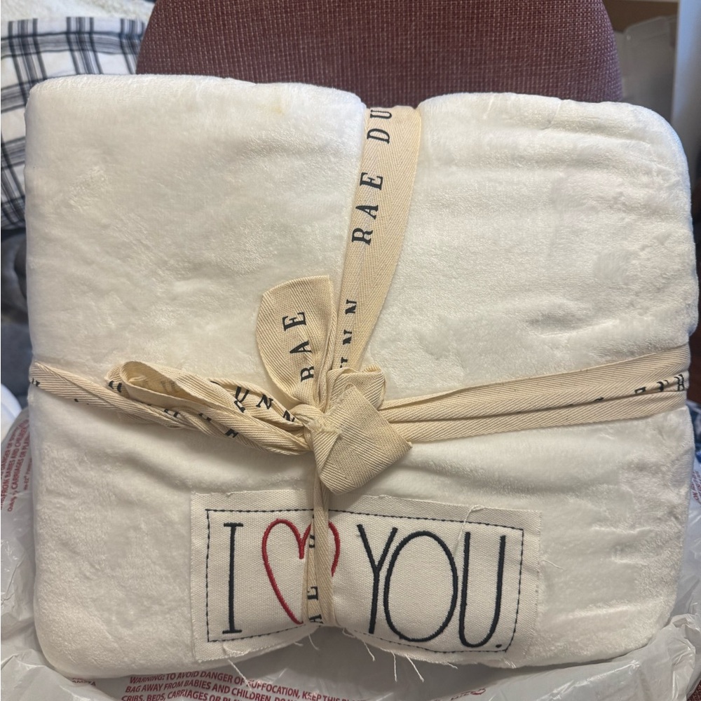 NWT queen sized Rae Dunn blanket